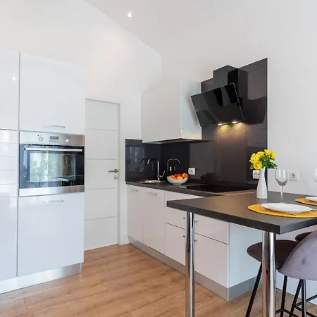 Sunny Flower شقة زادار